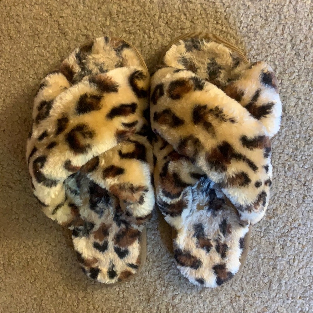 ‼️ACCEPTING ANY OFFER ‼️ Cheetah slippers